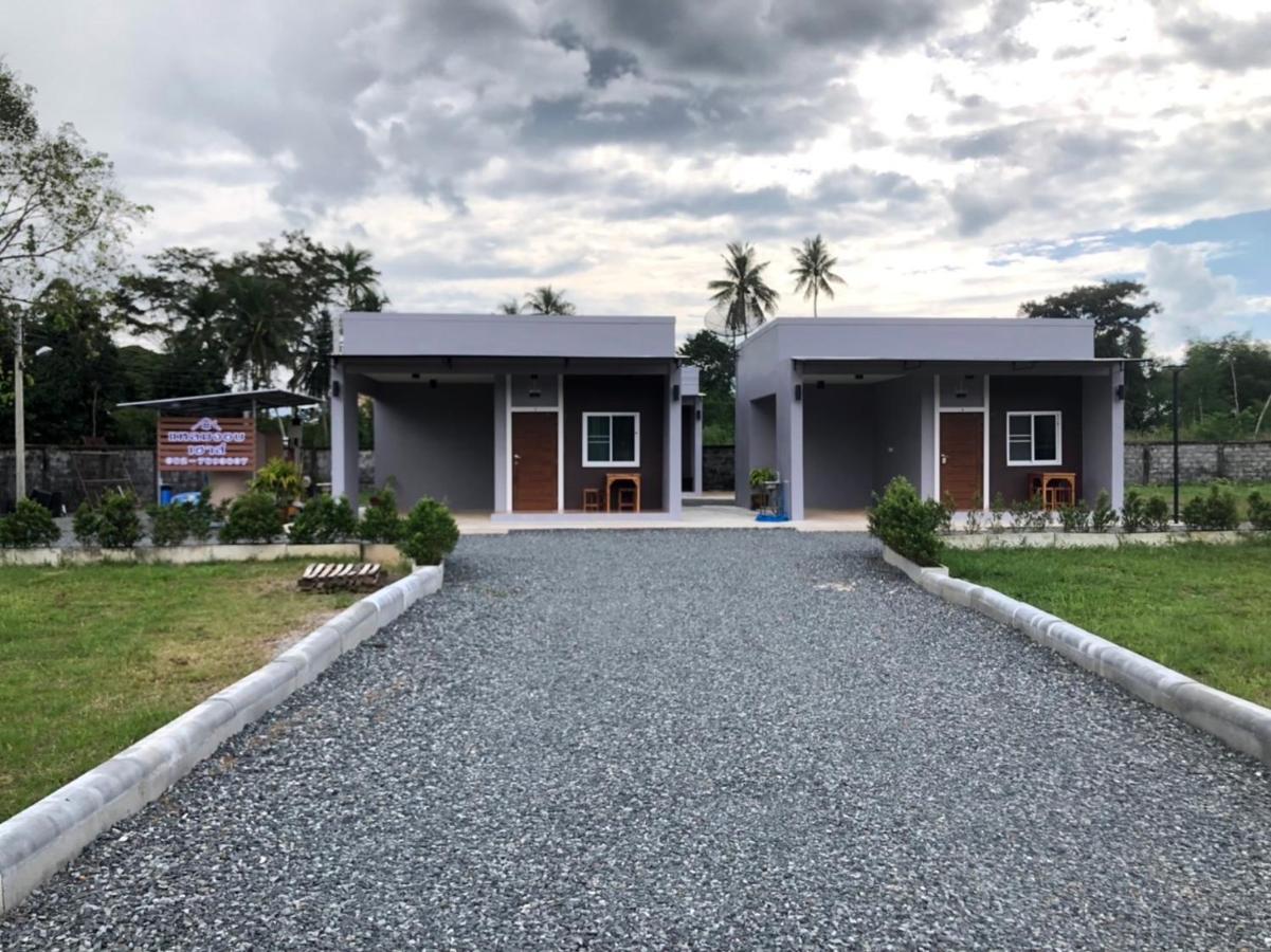 แหลมงอบเฮาส์ Laemngob House Laem Ngop Exterior foto